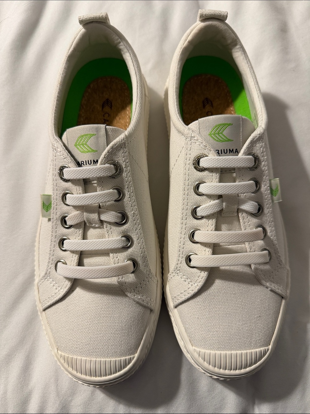 Cariuma White Canvas Low-Top Sneakers with Bright Green Accents